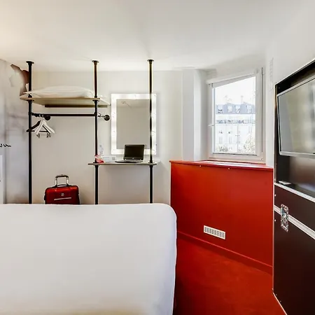 ホテル イビス スタイルズ パリ サン ドニ プレンヌ 3*